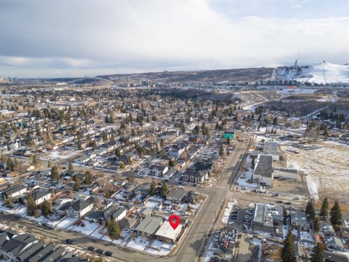 8547 47 Avenue Nw, Calgary, AB - Outdoor With View