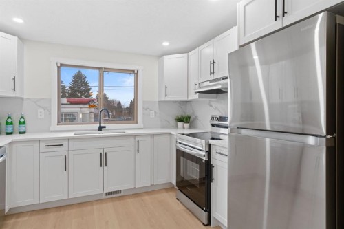 8547 47 Avenue Nw, Calgary, AB - Indoor Photo Showing Kitchen With Stainless Steel Kitchen With Upgraded Kitchen