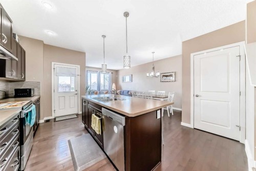 302 Auburn Crest Way Se, Calgary, AB - Indoor Photo Showing Kitchen