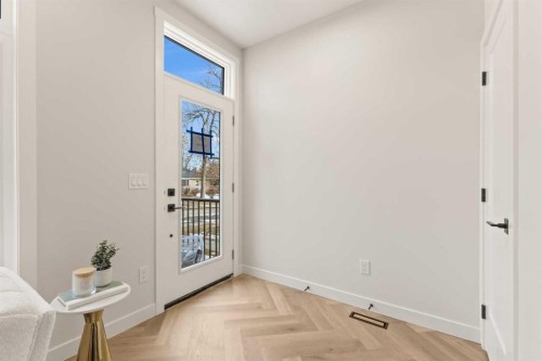 3107 42 Street Sw, Calgary, AB - Indoor Photo Showing Other Room