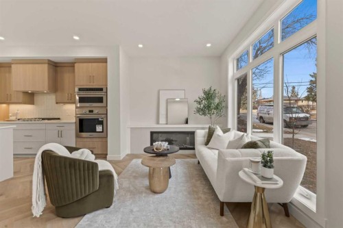 3107 42 Street Sw, Calgary, AB - Indoor