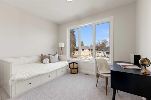 3107 42 Street Sw, Calgary, AB - Indoor Photo Showing Bedroom