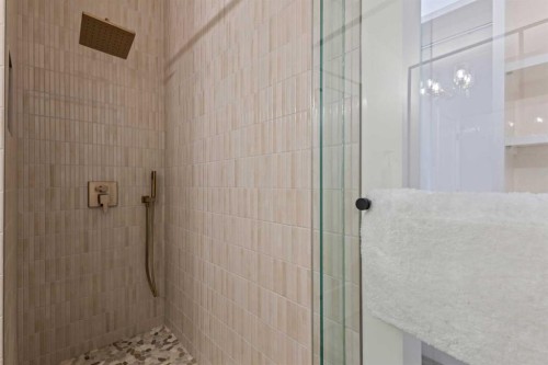3107 42 Street Sw, Calgary, AB - Indoor Photo Showing Bathroom