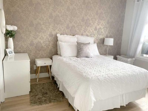 403-830 Centre Avenue Ne, Calgary, AB - Indoor Photo Showing Bedroom