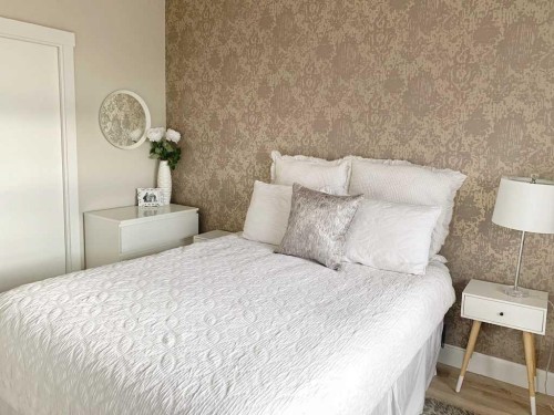 403-830 Centre Avenue Ne, Calgary, AB - Indoor Photo Showing Bedroom