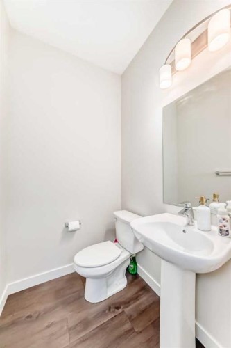 108 Walgrove Cove Se, Calgary, AB - Indoor Photo Showing Bathroom