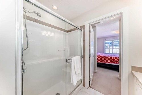 108 Walgrove Cove Se, Calgary, AB - Indoor Photo Showing Bathroom