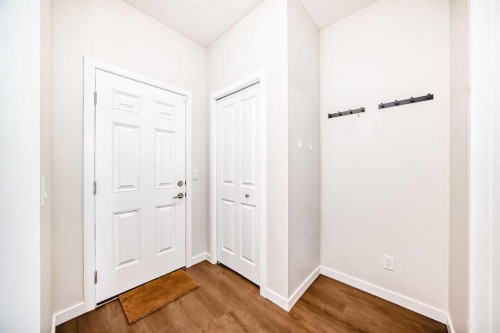 80 Magnolia Way Se, Calgary, AB - Indoor Photo Showing Other Room