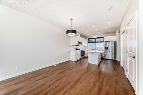 80 Magnolia Way Se, Calgary, AB - Indoor Photo Showing Kitchen