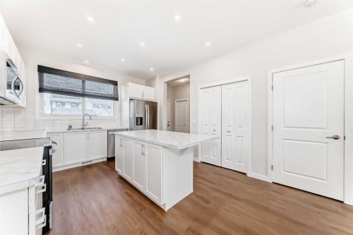 80 Magnolia Way Se, Calgary, AB - Indoor Photo Showing Kitchen