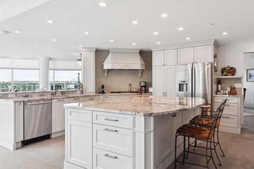 901-837 2 Avenue Sw, Calgary, AB - Indoor Photo Showing Kitchen With Upgraded Kitchen