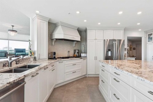 901-837 2 Avenue Sw, Calgary, AB - Indoor Photo Showing Kitchen With Double Sink With Upgraded Kitchen