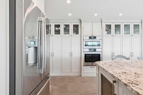 901-837 2 Avenue Sw, Calgary, AB - Indoor Photo Showing Kitchen With Upgraded Kitchen