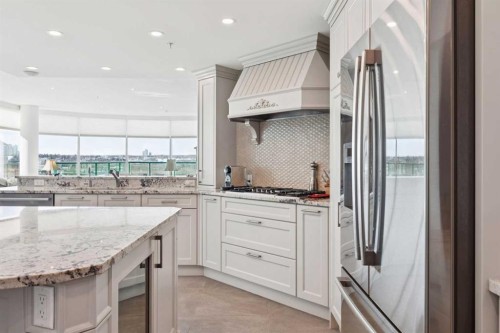 901-837 2 Avenue Sw, Calgary, AB - Indoor Photo Showing Kitchen With Upgraded Kitchen