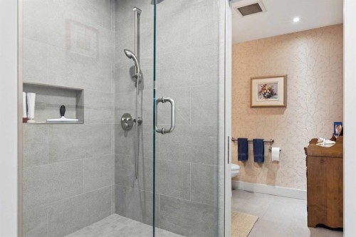 901-837 2 Avenue Sw, Calgary, AB - Indoor Photo Showing Bathroom