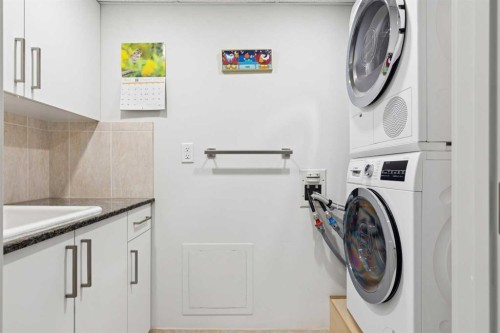 901-837 2 Avenue Sw, Calgary, AB - Indoor Photo Showing Laundry Room