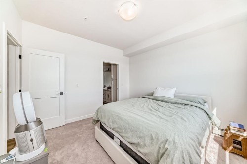 2307-55 Lucas Way Nw, Calgary, AB - Indoor Photo Showing Bedroom