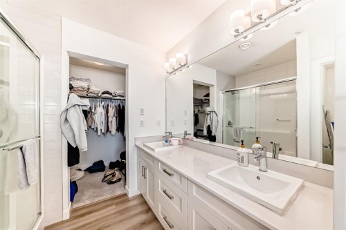 2307-55 Lucas Way Nw, Calgary, AB - Indoor Photo Showing Bathroom