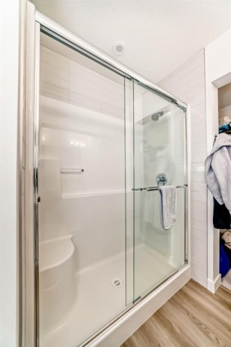 2307-55 Lucas Way Nw, Calgary, AB - Indoor Photo Showing Bathroom