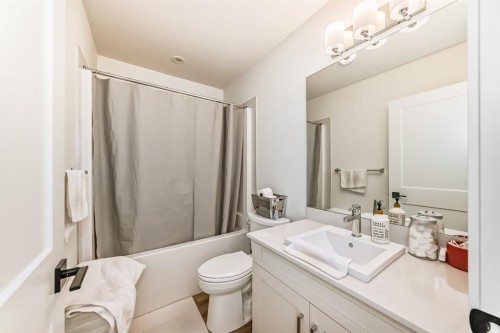 2307-55 Lucas Way Nw, Calgary, AB - Indoor Photo Showing Bathroom