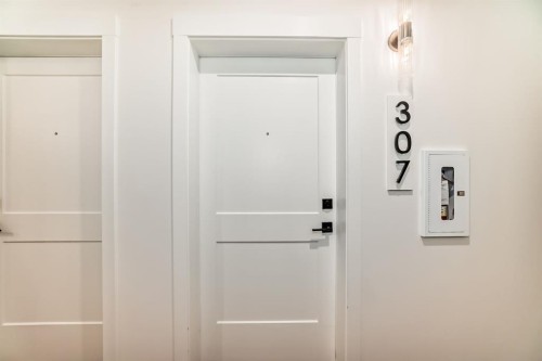 2307-55 Lucas Way Nw, Calgary, AB - Indoor Photo Showing Other Room