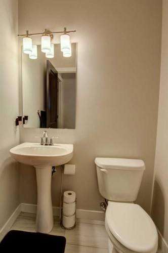 53 Sherwood Square Nw, Calgary, AB - Indoor Photo Showing Bathroom