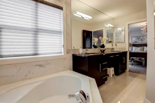 53 Sherwood Square Nw, Calgary, AB - Indoor Photo Showing Bathroom