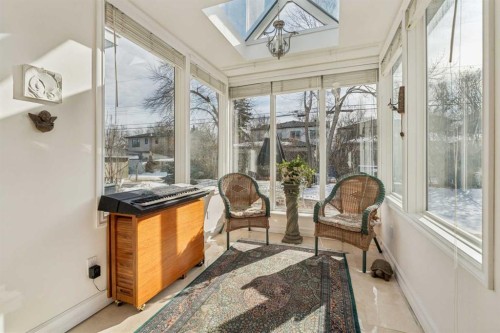 509 15 Avenue Ne, Calgary, AB - Indoor