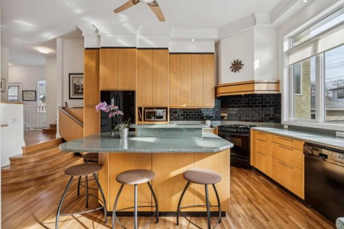 509 15 Avenue Ne, Calgary, AB - Indoor Photo Showing Kitchen