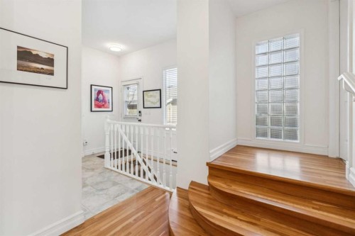 509 15 Avenue Ne, Calgary, AB - Indoor Photo Showing Other Room