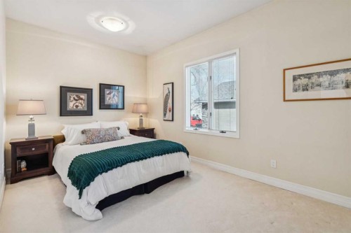 509 15 Avenue Ne, Calgary, AB - Indoor Photo Showing Bedroom