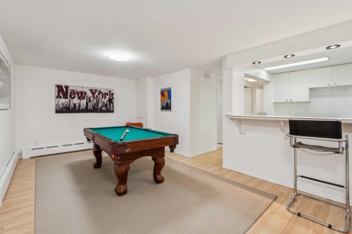 509 15 Avenue Ne, Calgary, AB - Indoor Photo Showing Other Room