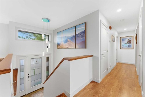 228 Cantrell Place Sw, Calgary, AB - Indoor Photo Showing Other Room