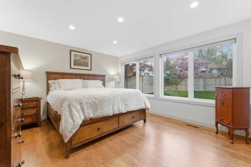 228 Cantrell Place Sw, Calgary, AB - Indoor Photo Showing Bedroom