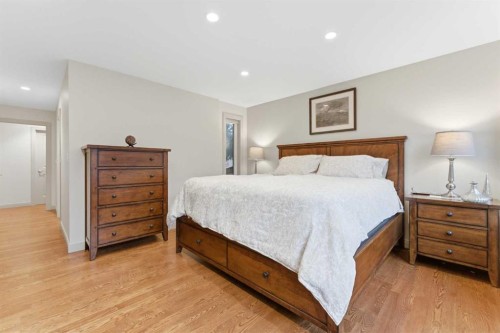 228 Cantrell Place Sw, Calgary, AB - Indoor Photo Showing Bedroom