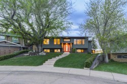 228 Cantrell Place SW Calgary, AB T2W 1X3