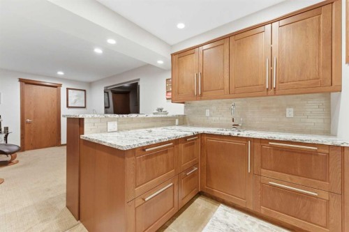 228 Cantrell Place Sw, Calgary, AB - Indoor Photo Showing Kitchen