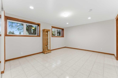 228 Cantrell Place Sw, Calgary, AB - Indoor Photo Showing Other Room