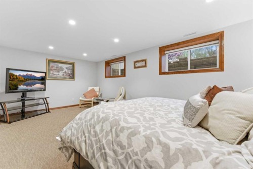 228 Cantrell Place Sw, Calgary, AB - Indoor Photo Showing Bedroom