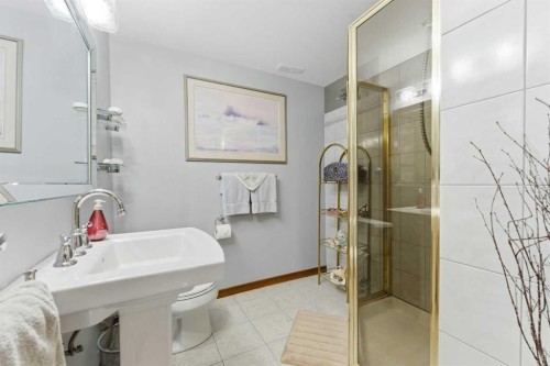 228 Cantrell Place Sw, Calgary, AB - Indoor Photo Showing Bathroom