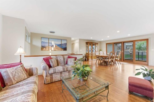 228 Cantrell Place Sw, Calgary, AB - Indoor Photo Showing Living Room