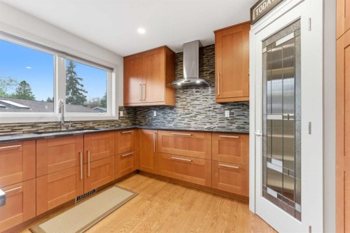 228 Cantrell Place Sw, Calgary, AB - Indoor Photo Showing Kitchen