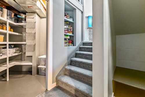 851 Mckenzie Drive Se, Calgary, AB - Indoor Photo Showing Other Room