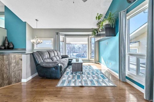851 Mckenzie Drive Se, Calgary, AB - Indoor Photo Showing Other Room