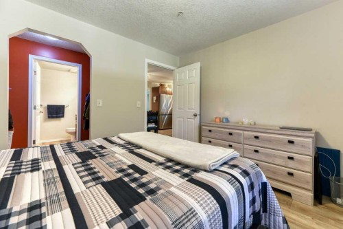 102-6315 Ranchview Drive Nw, Calgary, AB - Indoor Photo Showing Bedroom