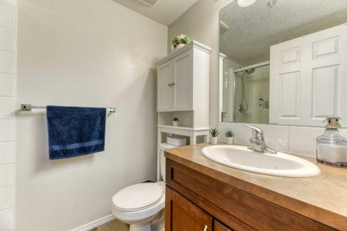 102-6315 Ranchview Drive Nw, Calgary, AB - Indoor Photo Showing Bathroom