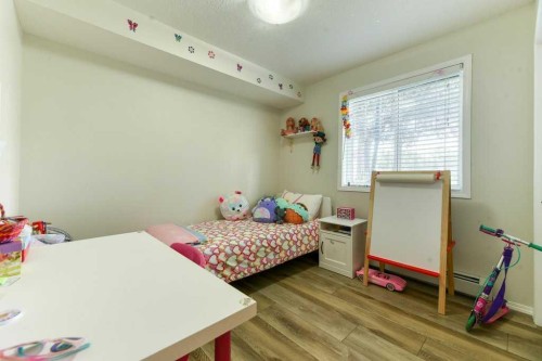 102-6315 Ranchview Drive Nw, Calgary, AB - Indoor Photo Showing Bedroom