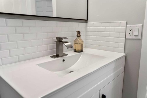 49 Macewan Ridge Close Nw, Calgary, AB - Indoor Photo Showing Bathroom