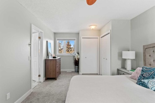 49 Macewan Ridge Close Nw, Calgary, AB - Indoor Photo Showing Bedroom