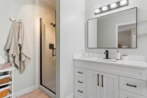49 Macewan Ridge Close Nw, Calgary, AB - Indoor Photo Showing Bathroom